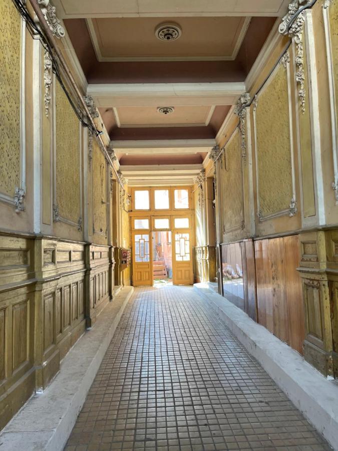 Philharmonie Platz Apartments Chernivtsi Exterior photo